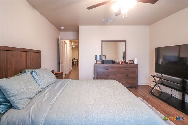 Building Photo - 1914 Castroville Trl