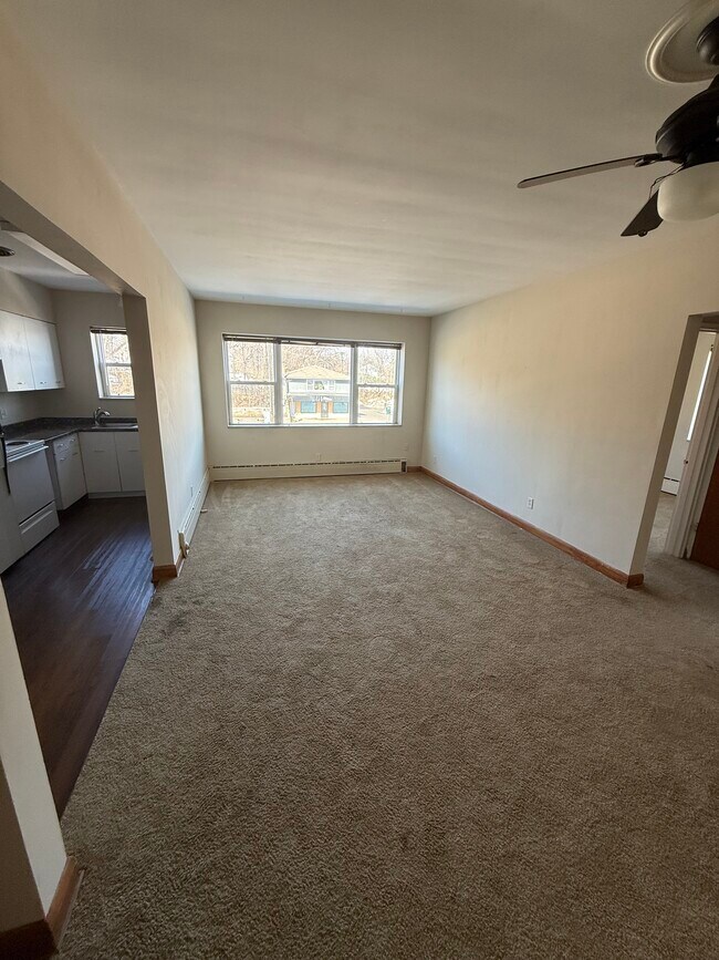 Building Photo - 3455 Shoreline Dr