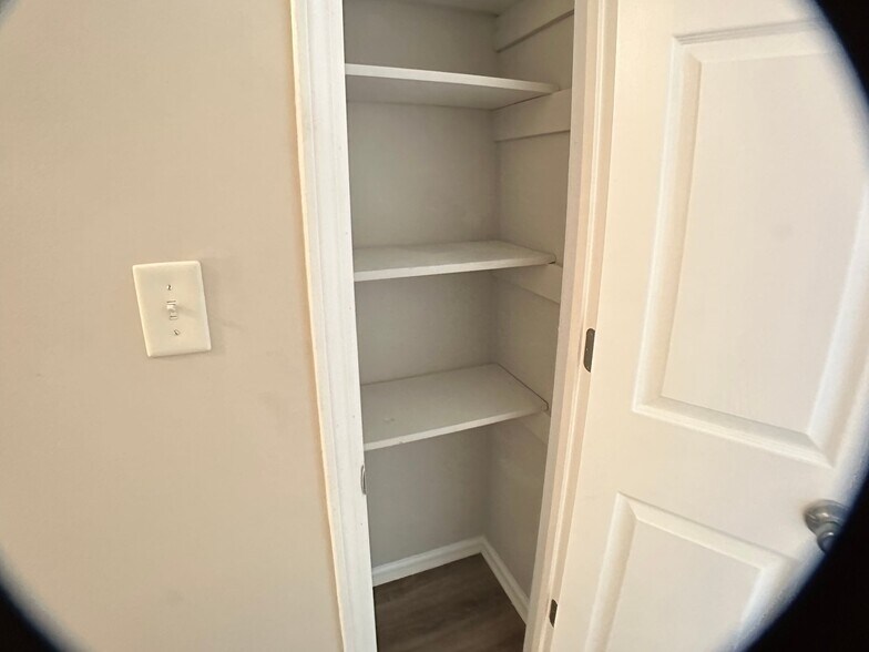 Building Photo - 1806 Alpine Dr