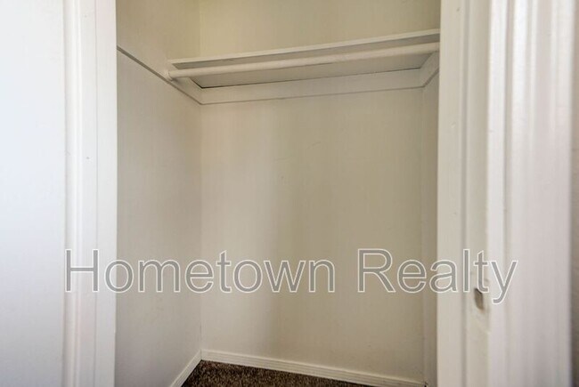 Building Photo - 2401 Piccadilly Cir