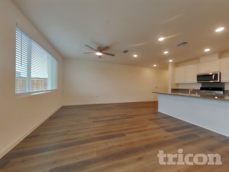 Building Photo - 2042 Delta Vw Ave