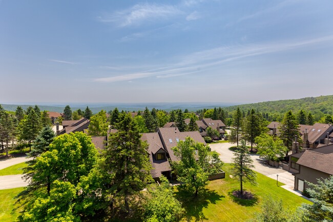 Building Photo - 8120 Stonegate Dr