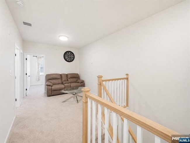 Building Photo - 44 Leahy Dr