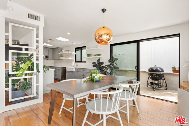 Building Photo - 3744 Buena Park Dr