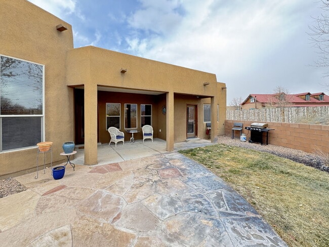 Building Photo - Corrales Stunner!