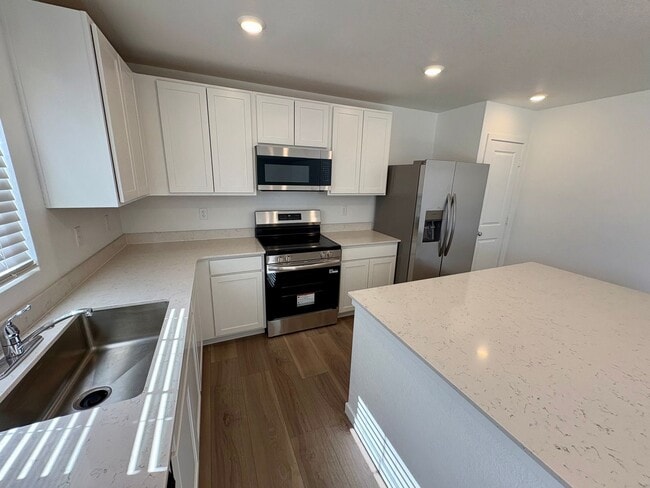 Building Photo - 4 Bed with Office, Brand New Home
