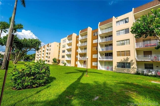 Primary Photo - 6930 Miami Gardens Dr