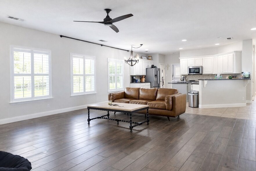 Building Photo - 2917 Dustin Dr