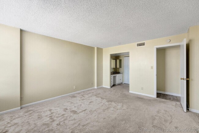 Building Photo - 12 Royal Palm Way