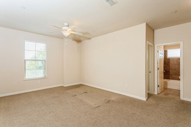 Building Photo - Gorgeous Roseville Home in Gated Community!