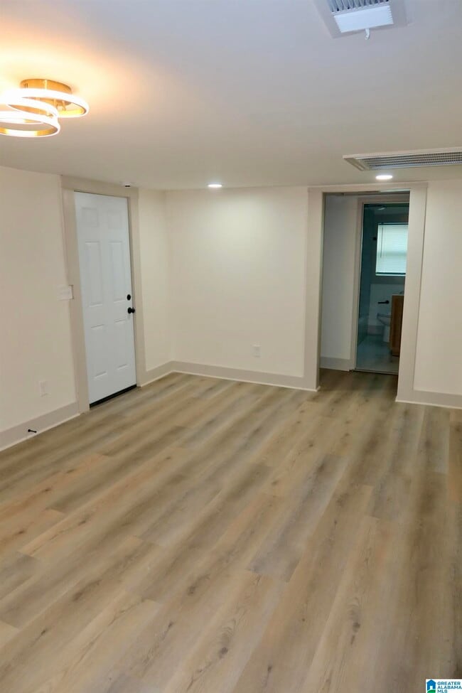 Building Photo - 320 Samford St