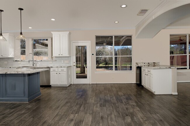 Building Photo - 138 Oriel Oaks Cir