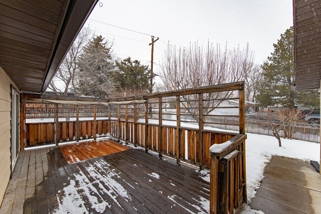 Building Photo - Northwest Fenced Yard One Story