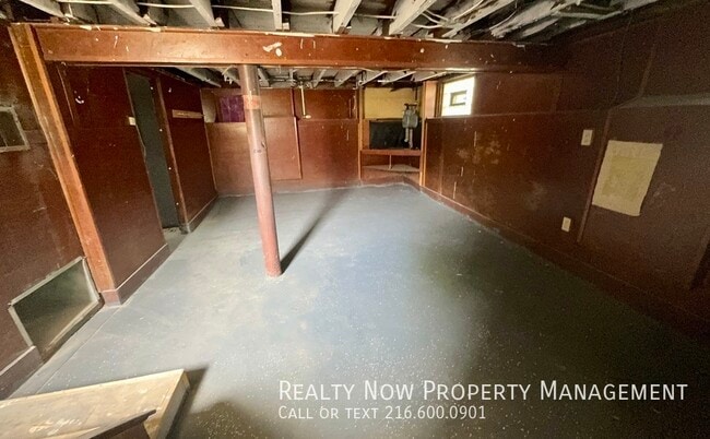 Building Photo - 11100 Lincoln Ave