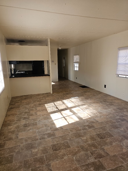 Building Photo - 413 Miller St