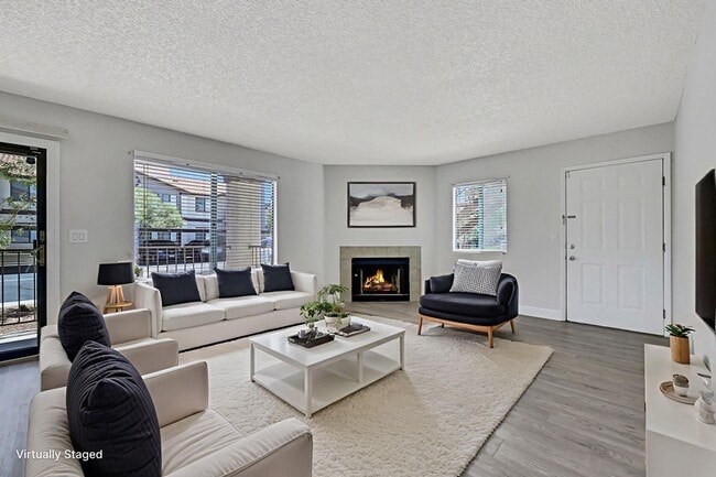 Building Photo - Gorgeous Remolded 2 bedroom condo