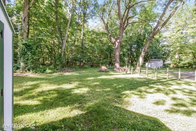 Building Photo - 2 br, 1 bath Duplex - 4214 Branch Ave