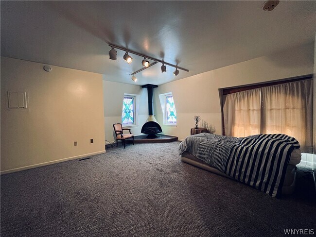 Building Photo - 56 Linwood Ave