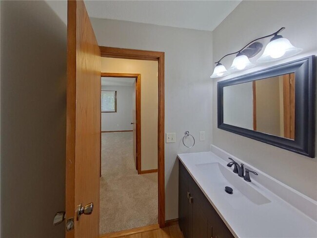 Building Photo - 14030 Candlewood Ln NE
