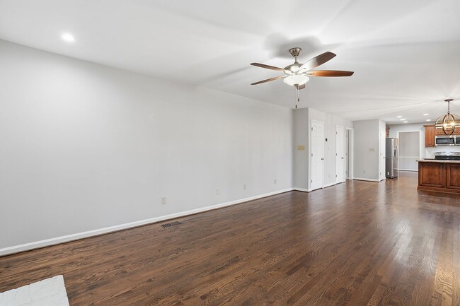 Building Photo - SPACIOUS AND BEAUTIFUL HOME IN DESIRABLE APEX