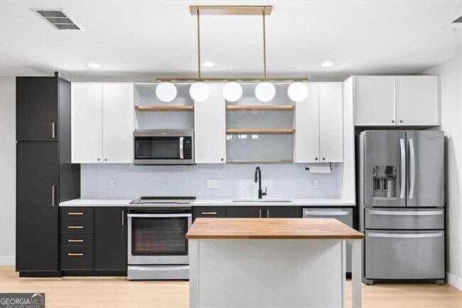 Building Photo - 1364 Rietveld Row NW