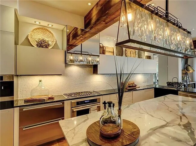 Building Photo - Spectacular Furnished Harbourfront Home in...