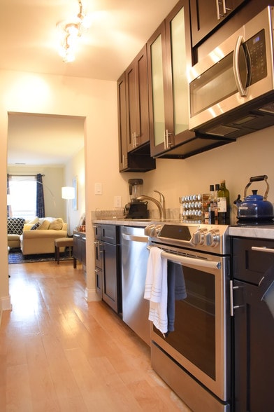 High end SS appliances - 1612 Belmont St NW