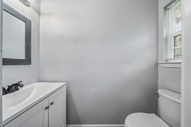 Building Photo - 5859 Flamingo Dr