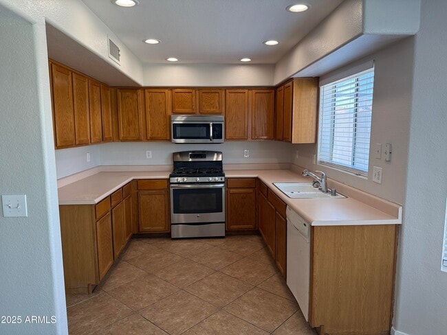 Building Photo - 8460 W Aster Dr