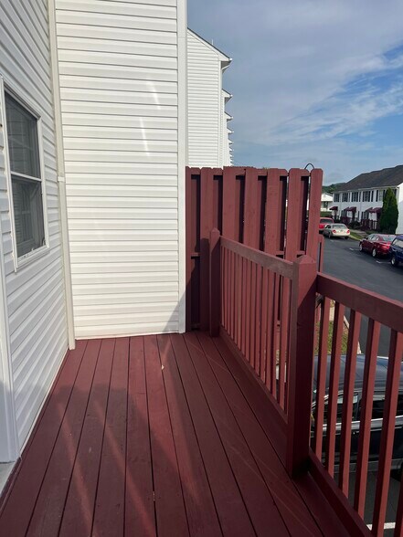 Building Photo - 577 Beaverview Dr