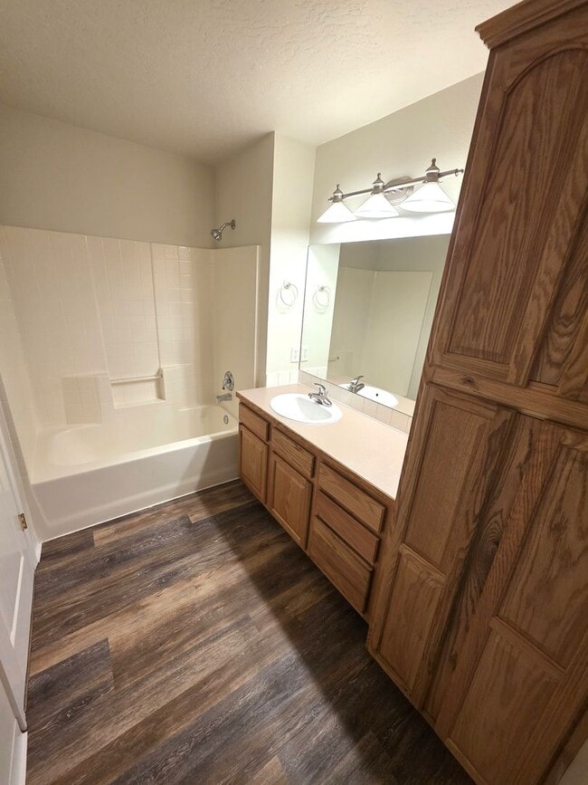 Building Photo - Lovely Townhome in North Gilham!