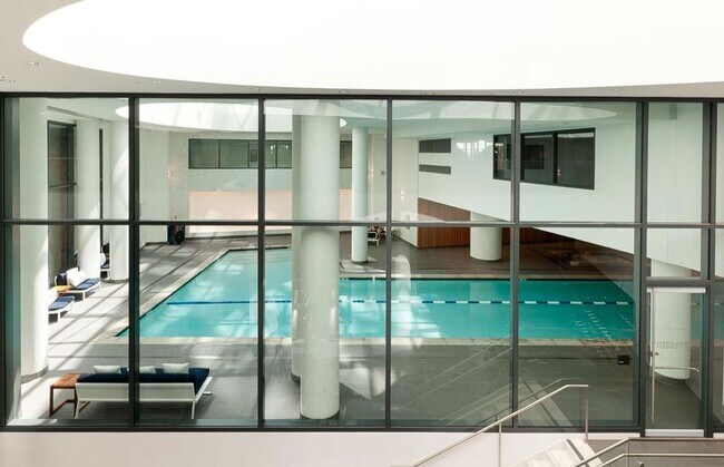 Building Photo - Fantastic Penthouse w/ Balcony and one car valet - 1BR/1 Office/1.5BA - Lumina / SOMA