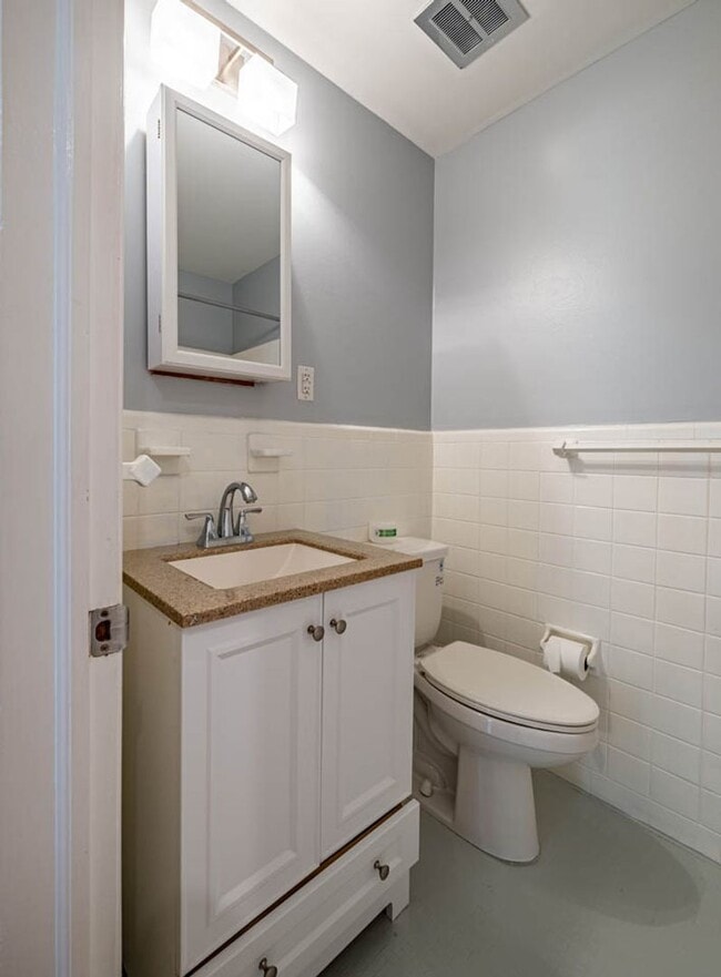 Building Photo - 4222 Arbutus Dr