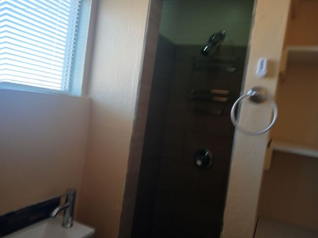 Building Photo - Sweet 1 bedroom 1 bath in 29 Palms