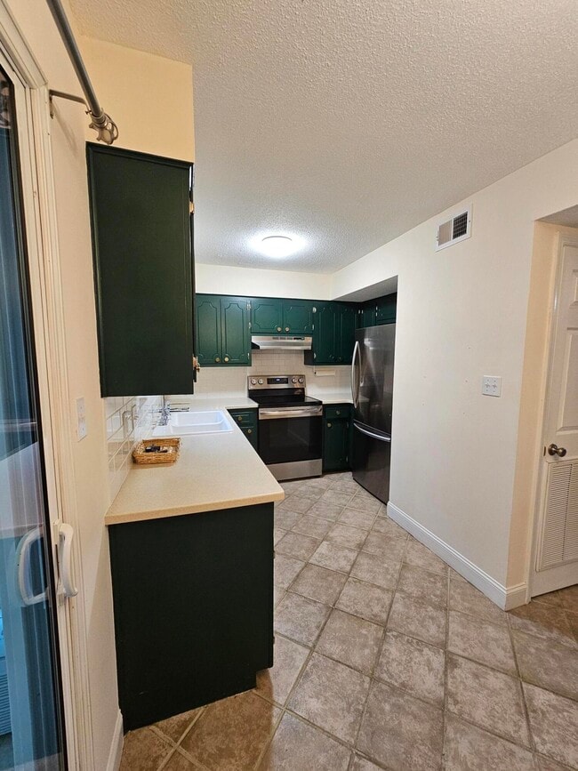 Building Photo - 202 Suffolk Dr