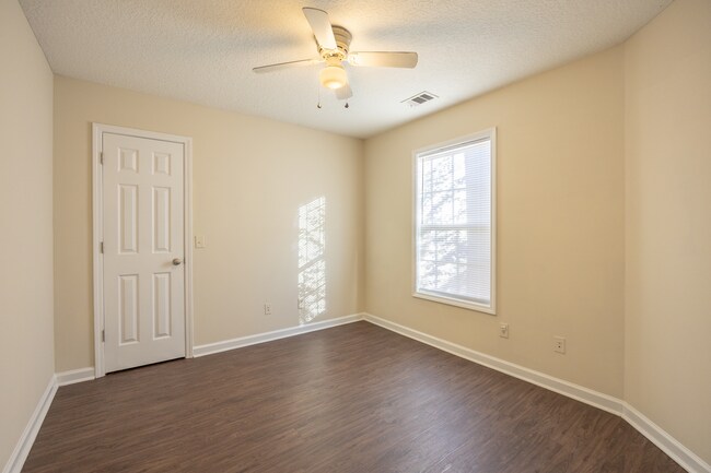 Building Photo - 101 Lindsay Ct