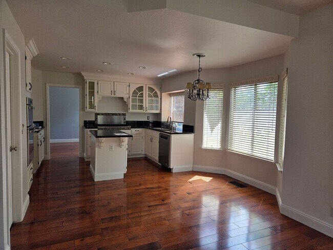 Building Photo - RANCH SOLANO