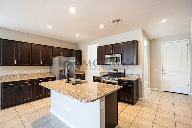 Building Photo - 763 W Brangus Way