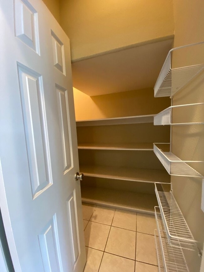 Building Photo - Beautiful 3 Bed 3 Bath Sorrento Home in Cy...