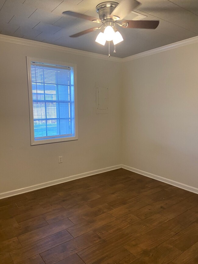 Building Photo - 101 Greenlawn Pl