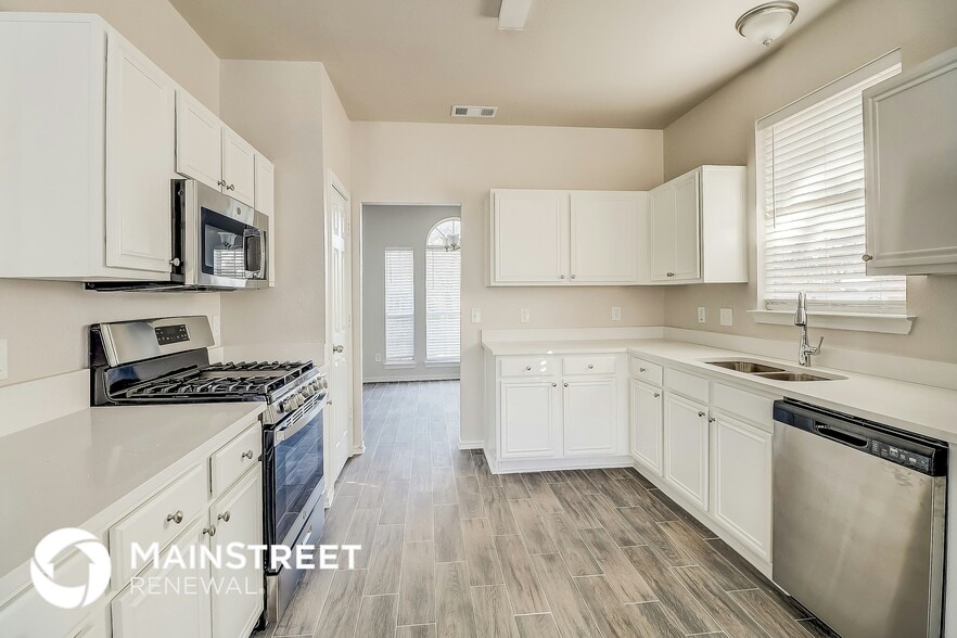 Building Photo - 715 S Parks Dr