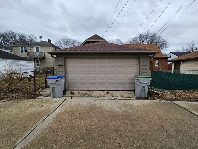 Building Photo - Cozy Single-family Home