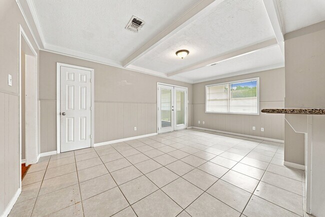 Building Photo - 914 Martha St