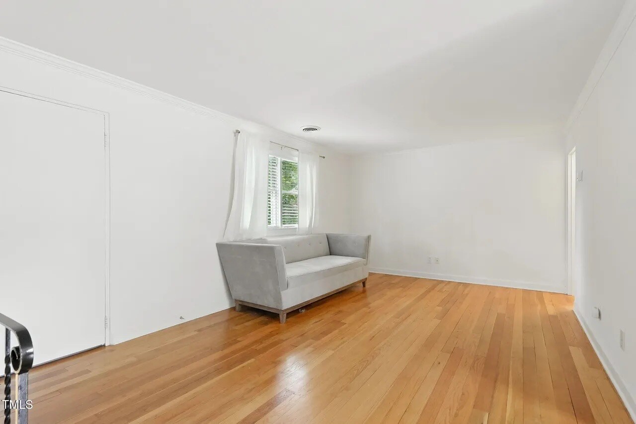 Building Photo - Room in Condo on Smallwood Dr