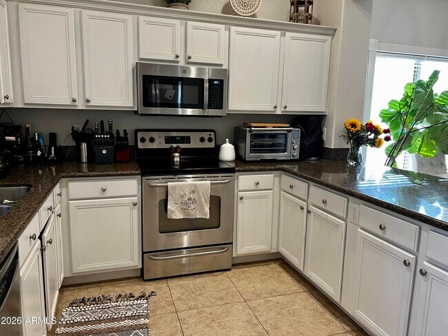 Building Photo - 4053 W Saddlehorn Rd