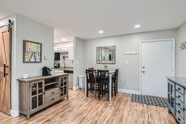 Building Photo - Modern Comfort Meets City Convenience in D...