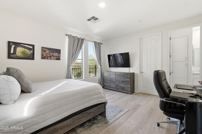 Building Photo - 20802 N Grayhawk Dr