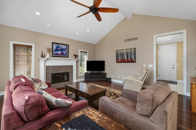 Building Photo - 7040 Royal Villa Ct