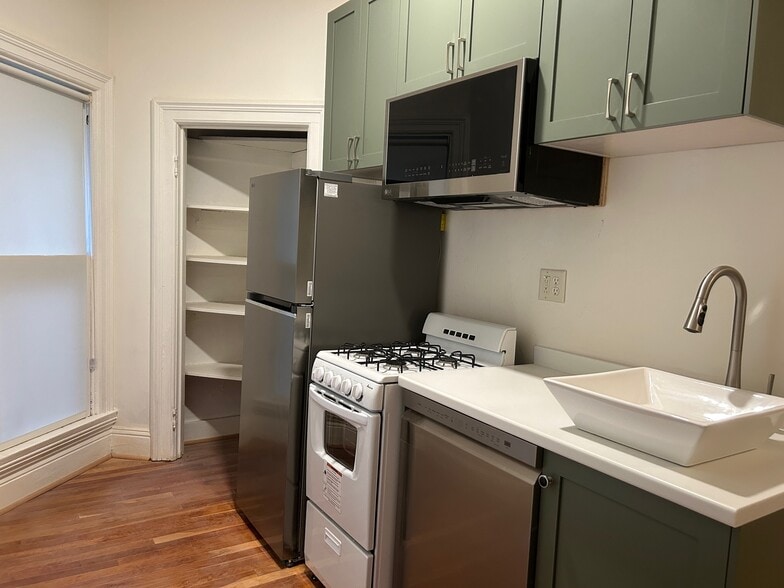 Building Photo - 1110 W Wayne St