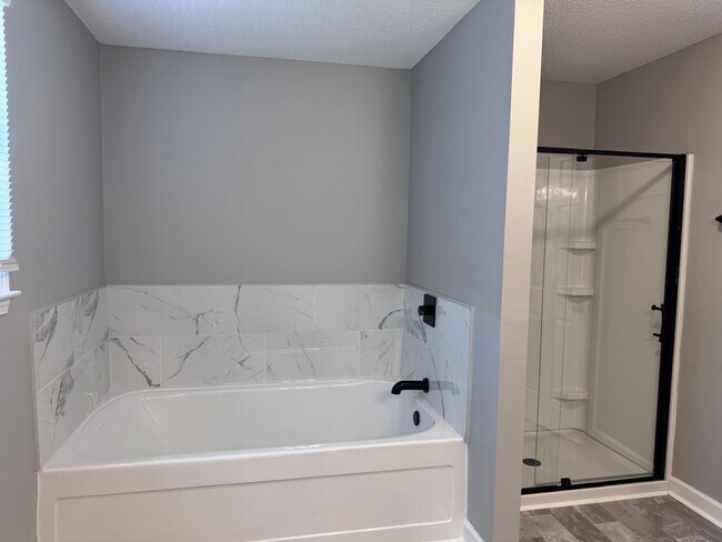 Building Photo - 130 Shady Maple Dr
